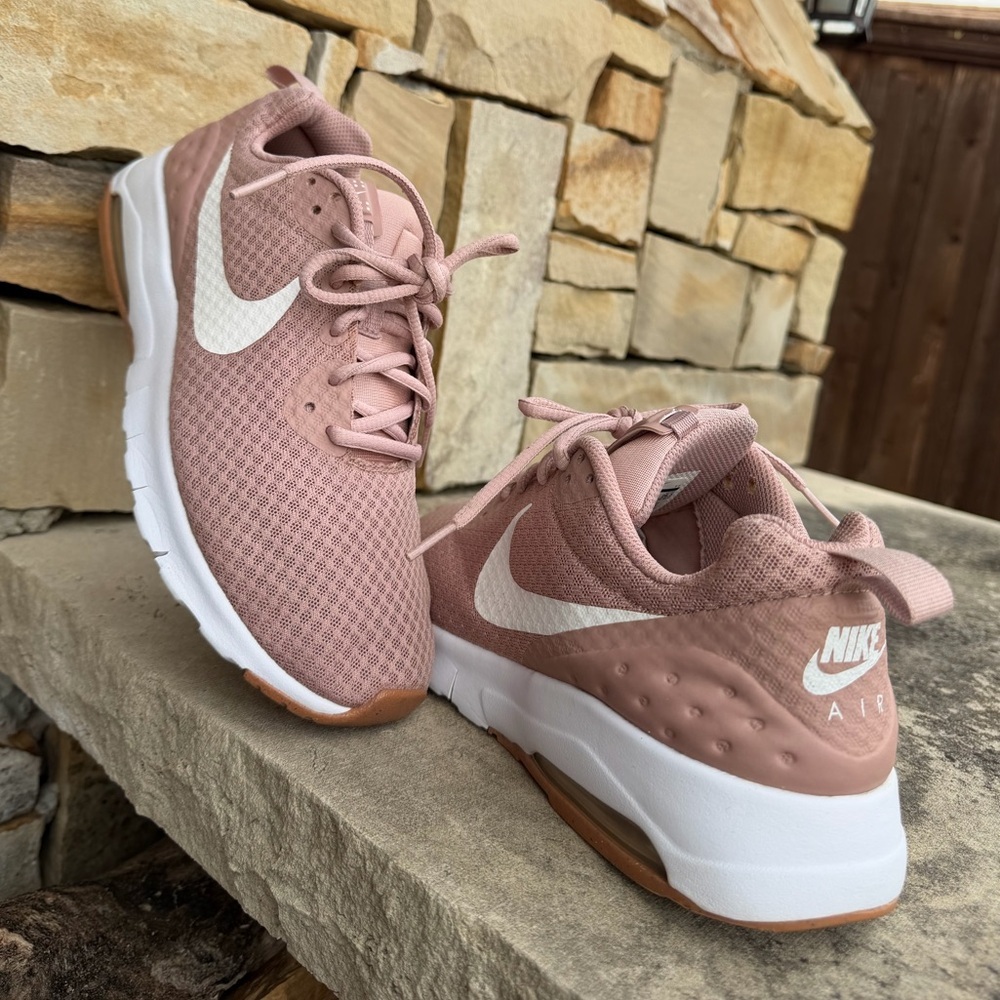 Nike Air Max Motion LW Women's Particle Pink Shoes Sneakers Sz-9.5.   W